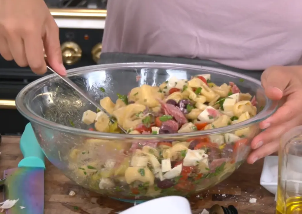 Antipasto Tortellini Salad 9 cheese tortellini recipes - Antipasto Tortellini Salad