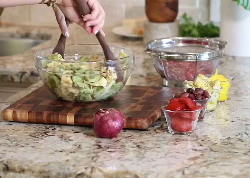 Lemon Basil Tortellini Salad : Fresh and Flavorful Pasta Salad 5 easy basil lemon vinaigrette