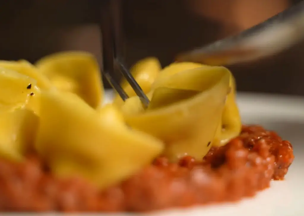 Tortellini Bolognese Recipe: Quick Italian Pasta for Every Family 11 tortellini bolognese filling