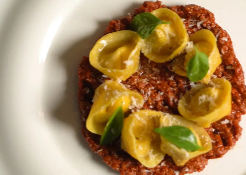 Tortellini Bolognese Recipe: Quick Italian Pasta for Every Family 13 tortellini bolognese pasta