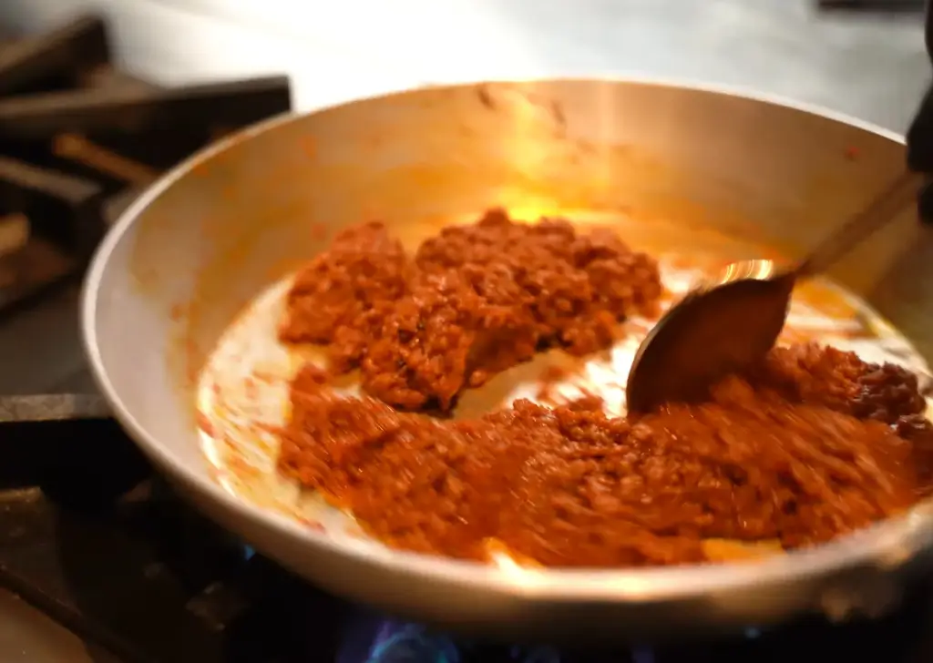 Tortellini Bolognese Recipe: Quick Italian Pasta for Every Family 8 tortellini in bolognese