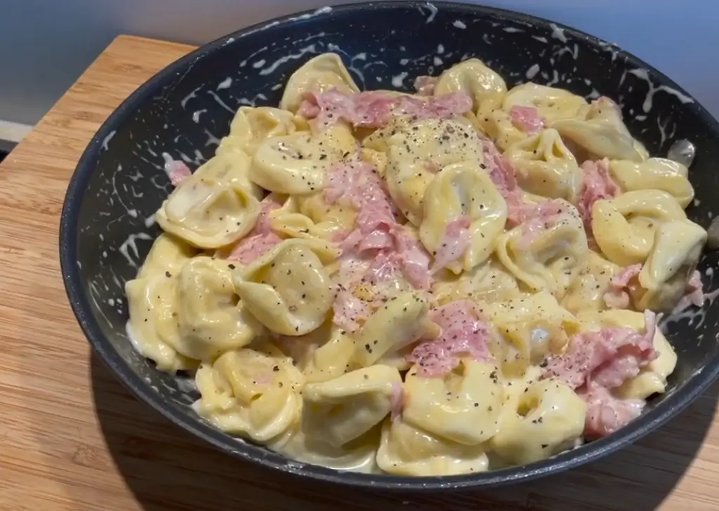 Tortellini alla Panna 8 Bolognese tortellini